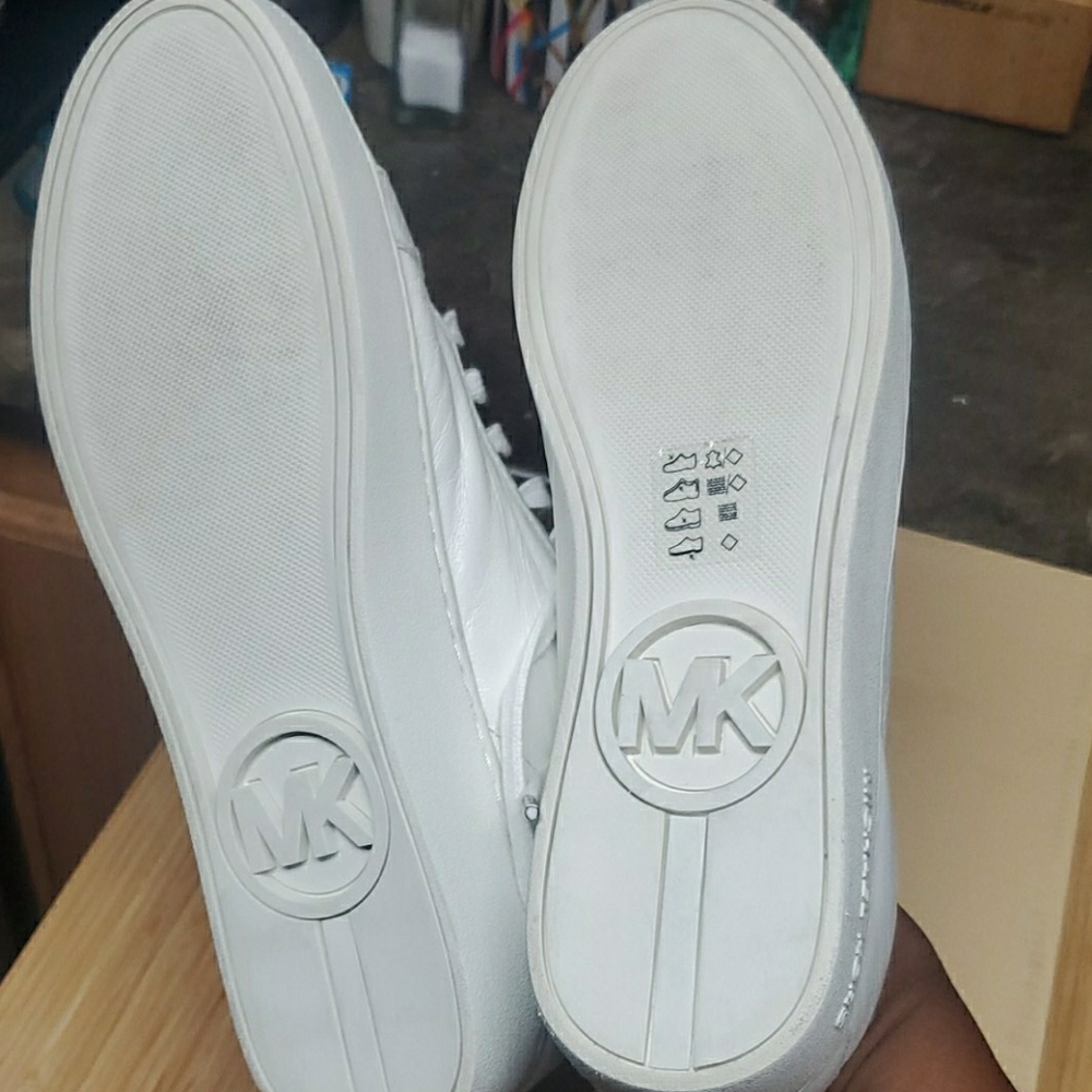 Shoes - Picture 2 of 3